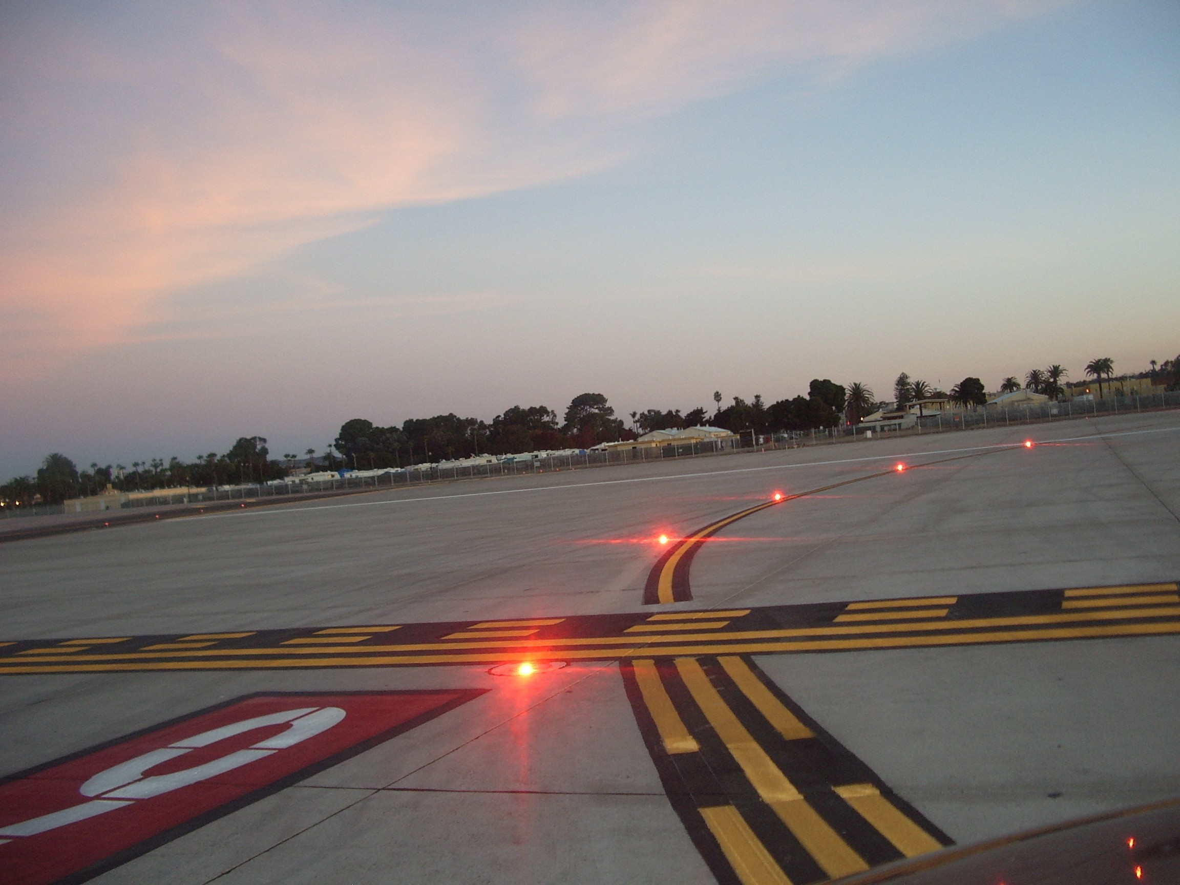 FIG AD 1.1-10 Runway Entrance Lights