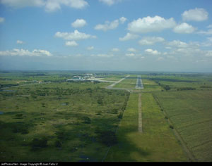 "Cali runway 01 Photo copyright Juan Falla Urbina - used with permission"