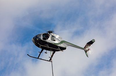 Photo of a similar Hughes 369D helicopter with a longline attached. Source: Mike Reyno/Brent Bundy