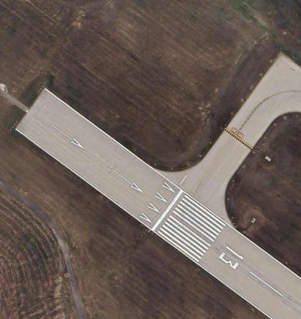 Illustration of the displaced threshold at approach end of runway one three